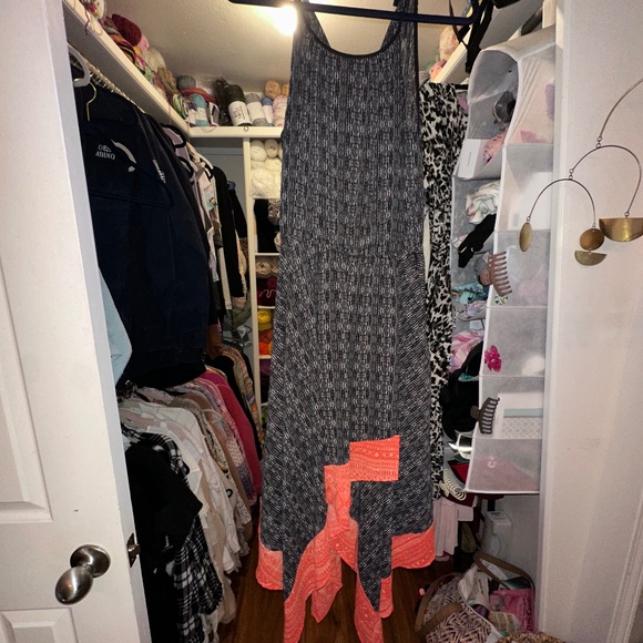 Sanctuary Gray Black Abstract Print Ruffle Hem Maxi Dress L - Boho Sunset Vibe - Picture 1 of 3